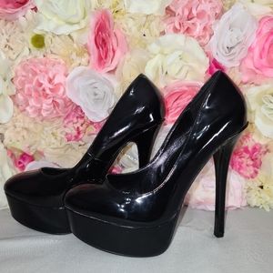 Steve Madden Black Patent Leather size 8 heel